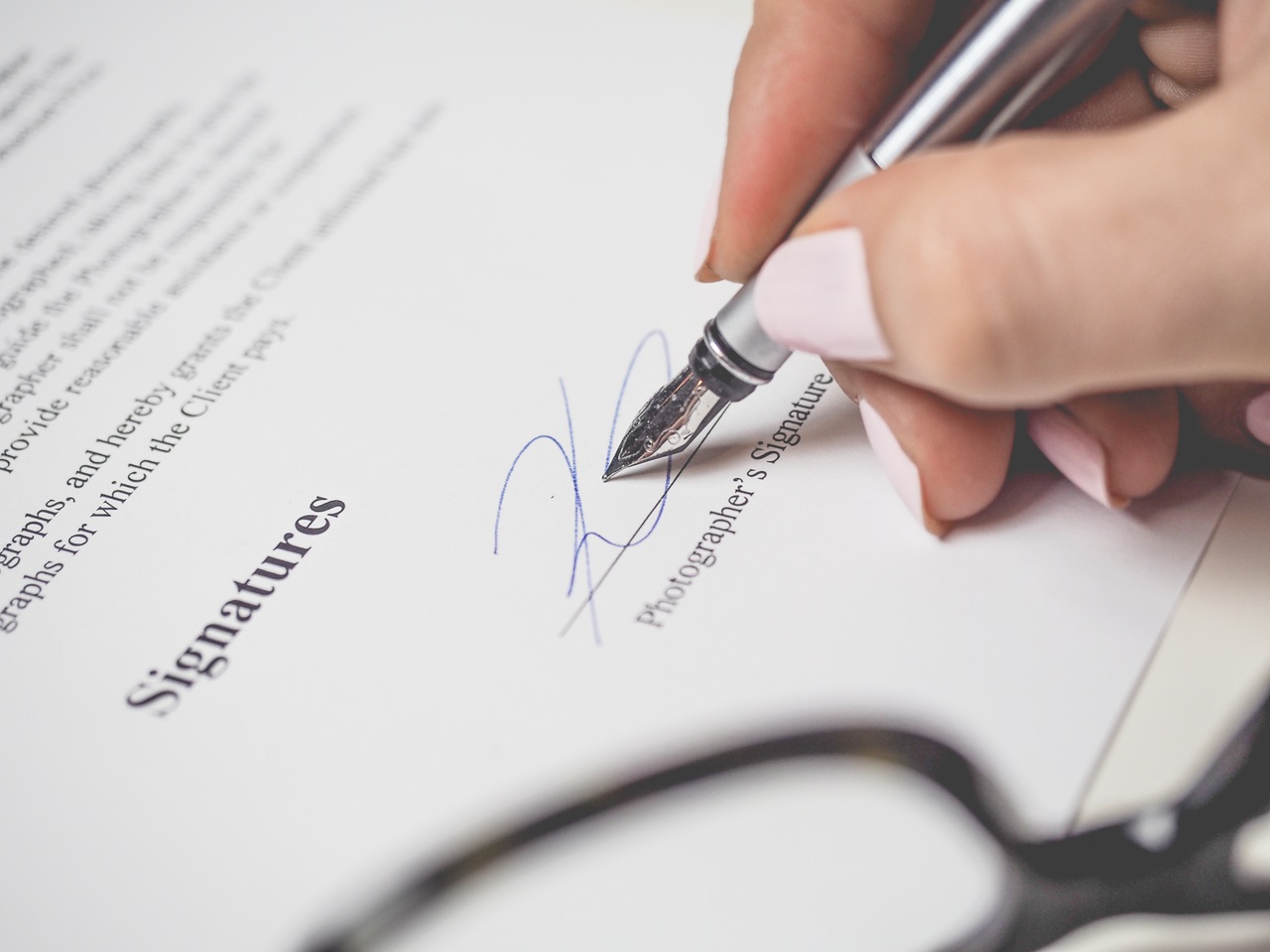 Did you know document signing doesn’t have to be a hassle? Learn about signing documents online