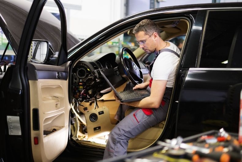 The 5 Reasons Why Auto Parts Stores Run Free Diagnostics