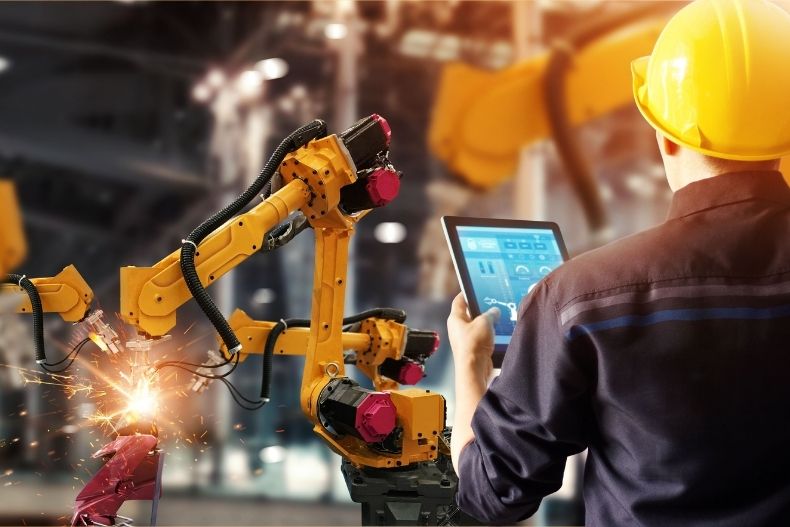 Key Ways Technology Influences the Manufacturing Industry