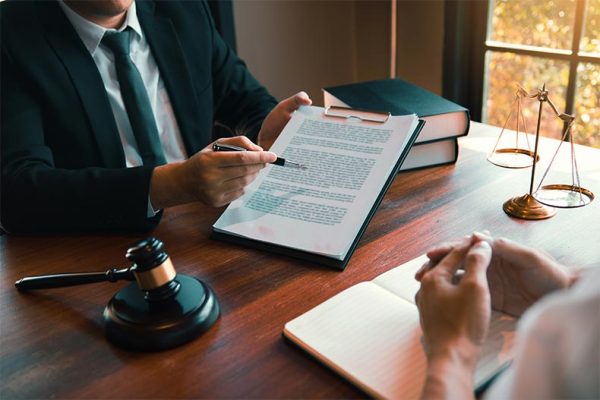 4 Signs You Need To Hire An Employment Lawyer