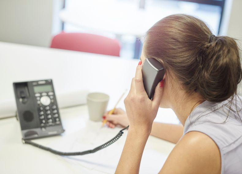 3 Reasons People Are Ditching Landlines