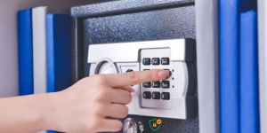 Why Select a Non-bank Safe Deposit Box for Your Goods